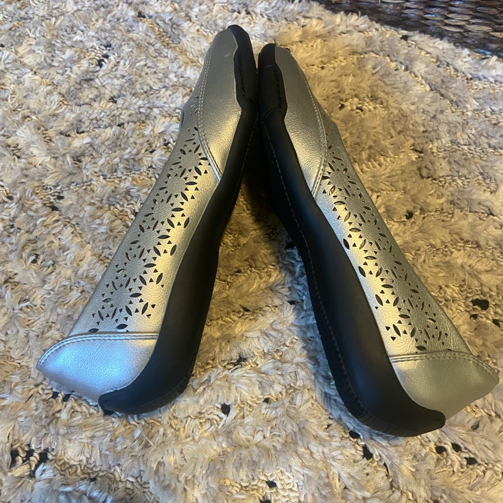 Beautiful silver flats!